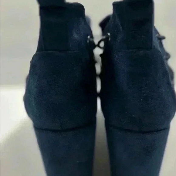 NIB!Love Athena-Navy Faux Suede Relaxed  Lace Up Detail Chunky Heel Boots Size 9 - Picture 3 of 6